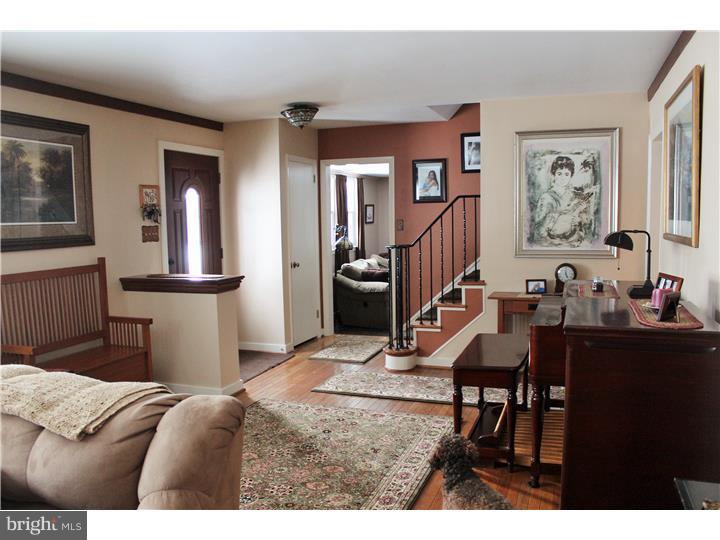 121 Miller Drive Sinking Spring, PA 19608 - Photo 4 of 15 Living Room