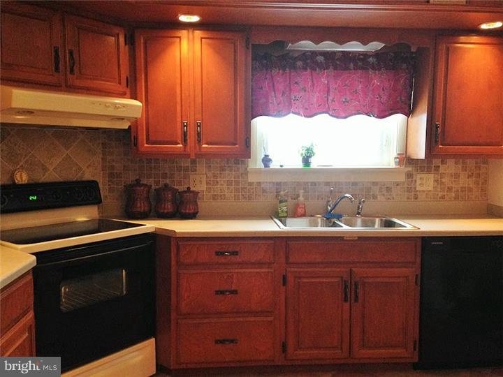 121 Miller Drive Sinking Spring, PA 19608 - Photo 8 of 15 Kitchen