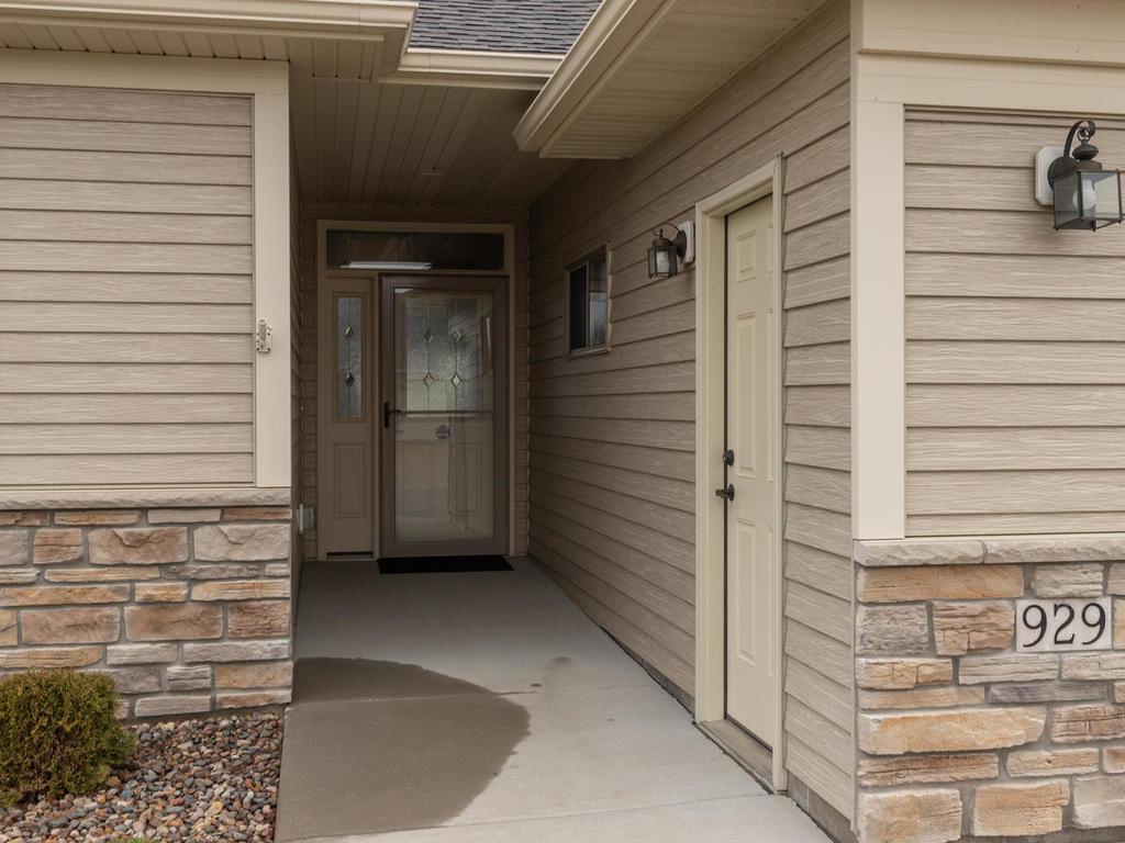 929 Southern Pine Lane Southwest Rochester, MN 55902 - Photo 2 of 38