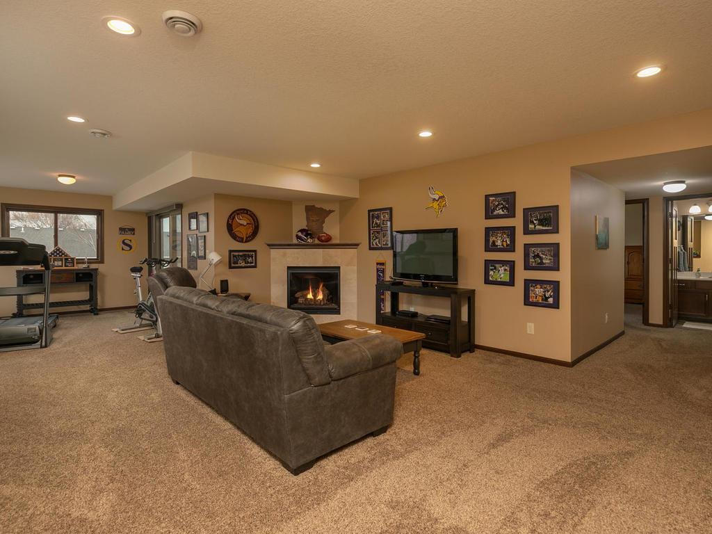 929 Southern Pine Lane Southwest Rochester, MN 55902 - Photo 23 of 38