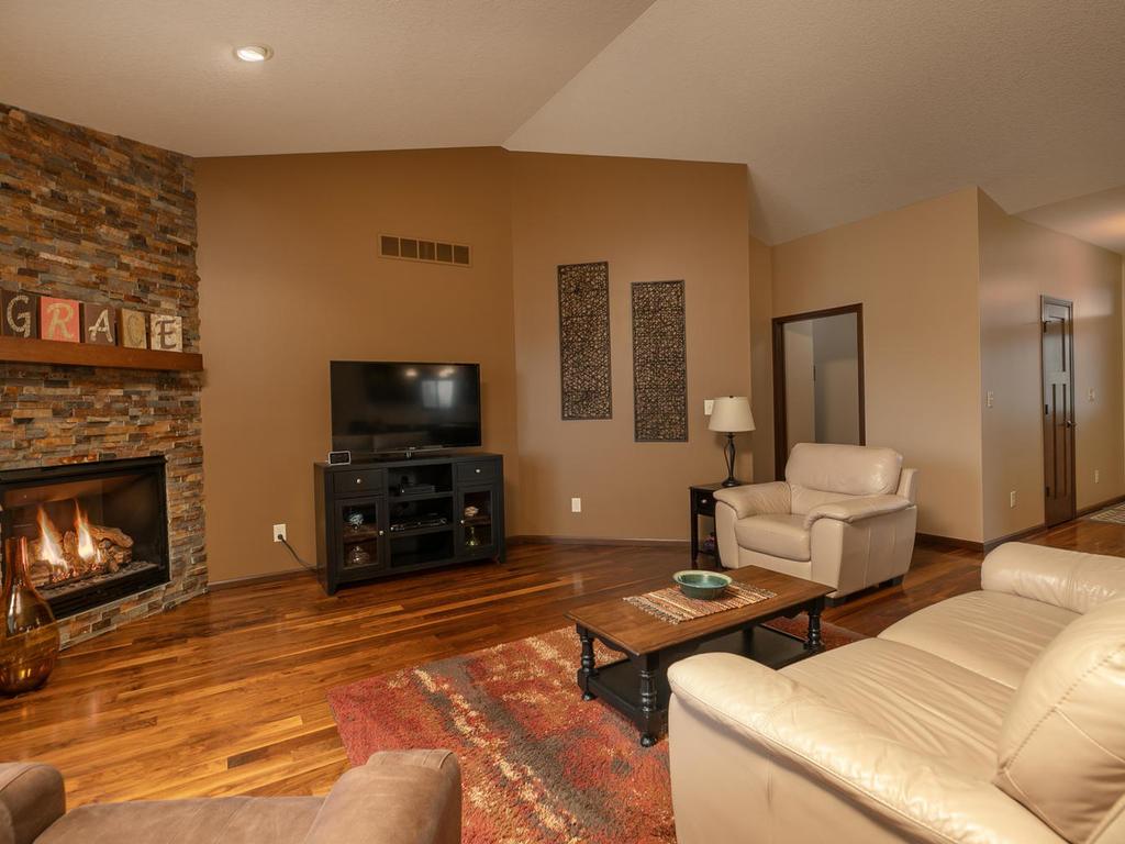 929 Southern Pine Lane Southwest Rochester, MN 55902 - Photo 5 of 38