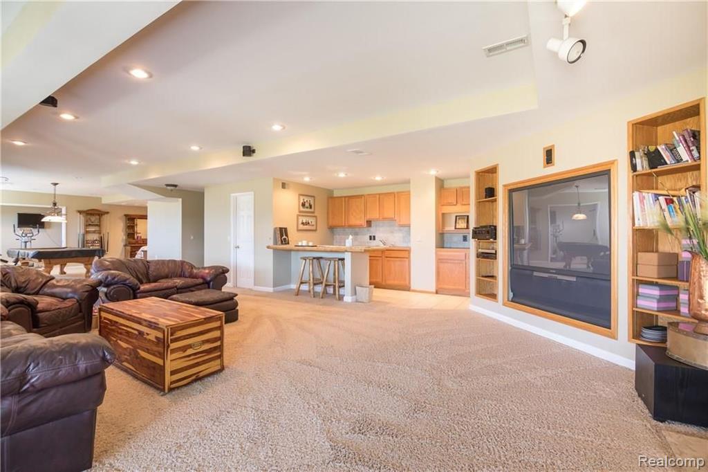 4186 Oak Tree Circle Rochester, MI 48306 - Photo 11 of 54