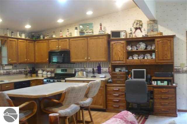 1377 River Road Beulah, MI 49617 - Photo 20 of 47 1747675-19.JPG