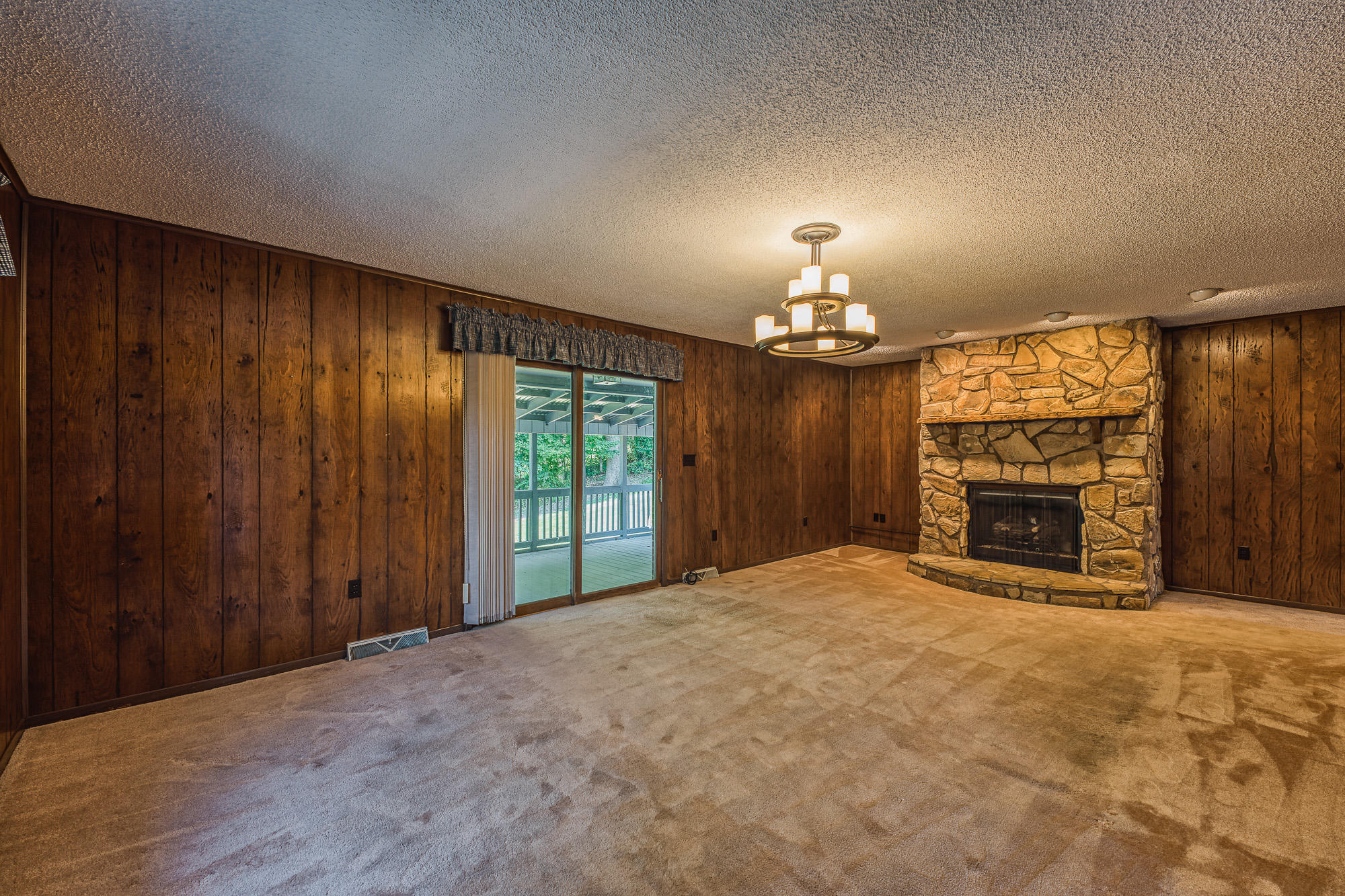 21329 Plantation Road Bristol, VA 24202 - Photo 14 of 50 21329PlantationRoadBristolVA-016