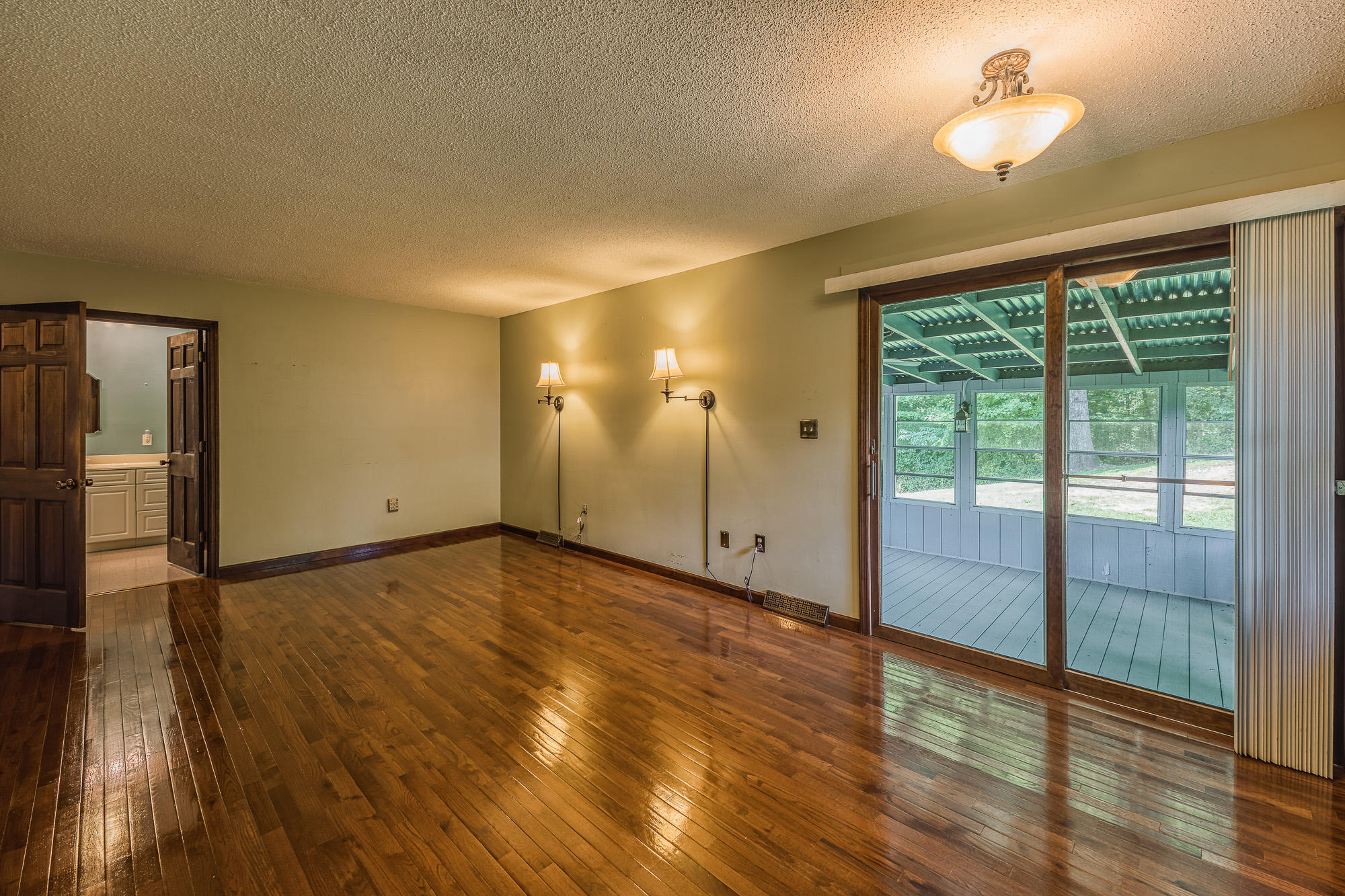 21329 Plantation Road Bristol, VA 24202 - Photo 15 of 50 21329PlantationRoadBristolVA-032