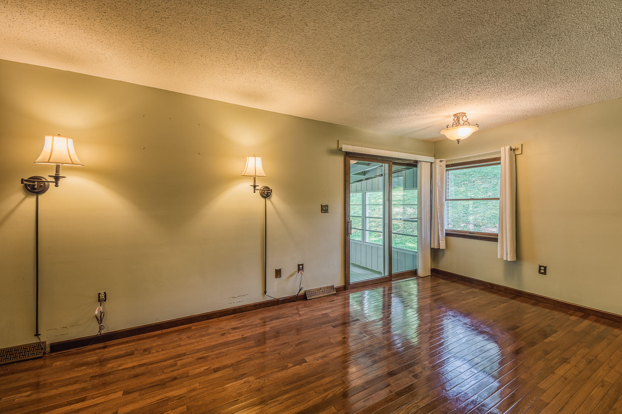21329 Plantation Road Bristol, VA 24202 - Photo 16 of 50 21329PlantationRoadBristolVA-036