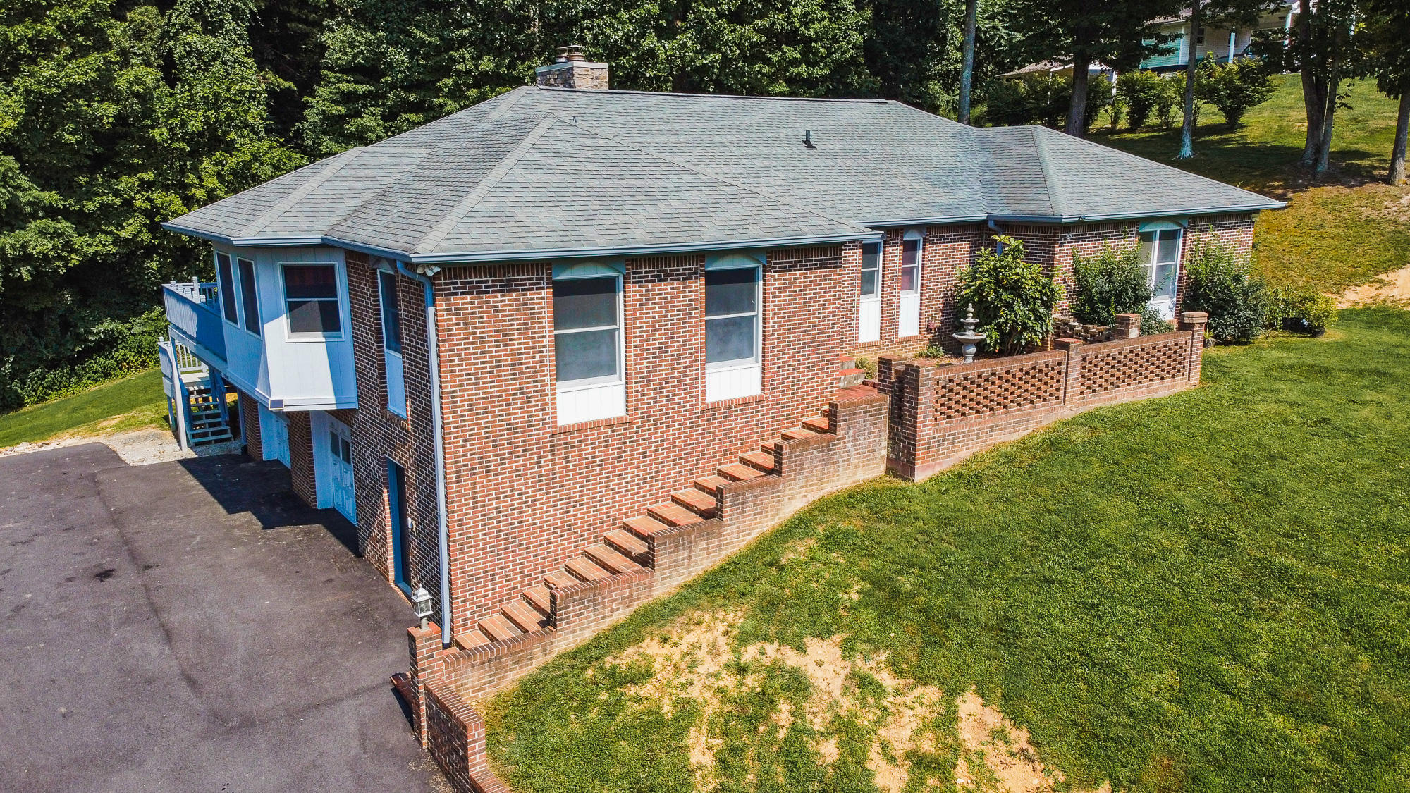 21329 Plantation Road Bristol, VA 24202 - Photo 2 of 50 21329PlantationRoadBristolVA-105