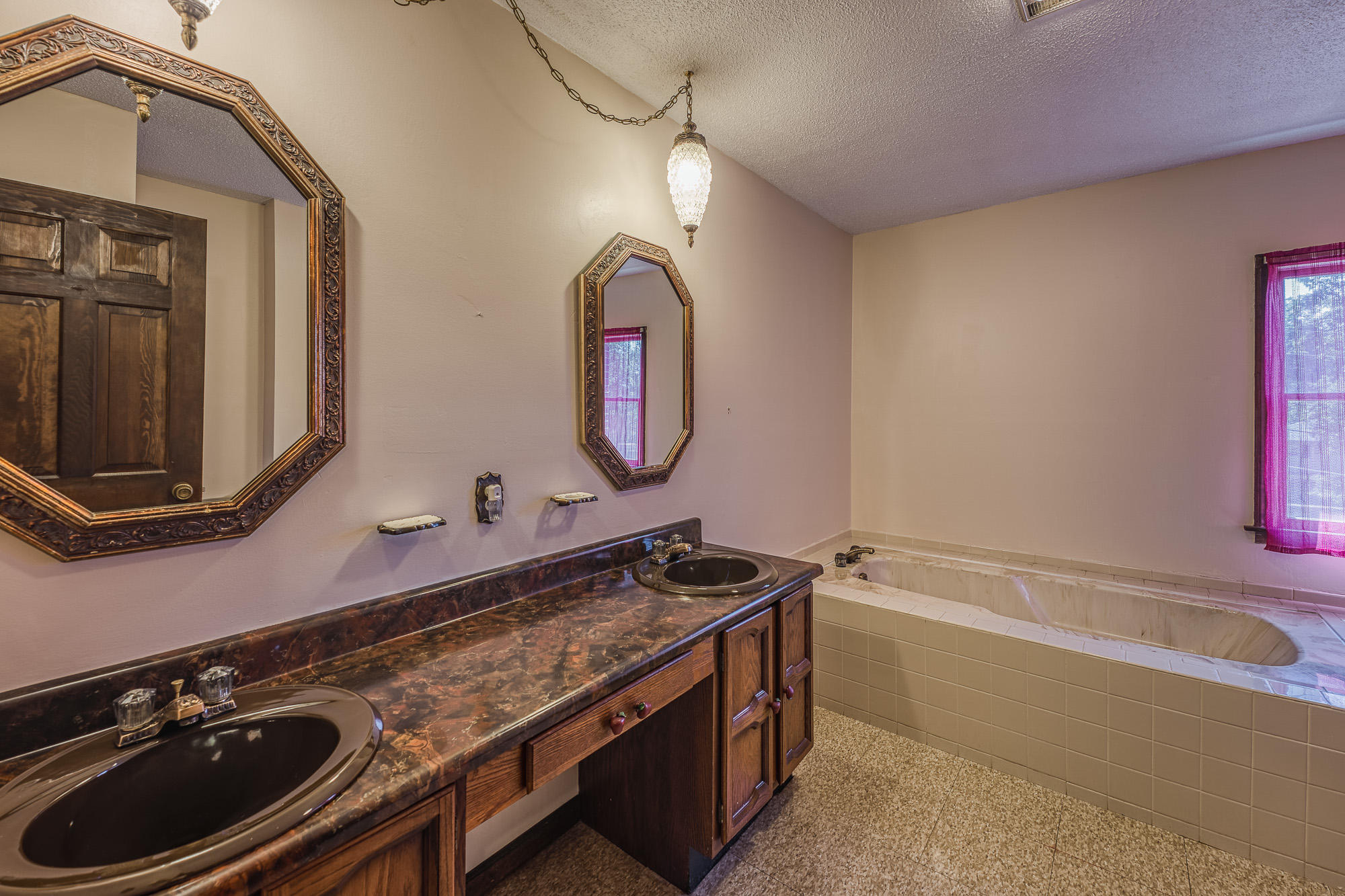 21329 Plantation Road Bristol, VA 24202 - Photo 22 of 50 21329PlantationRoadBristolVA-028