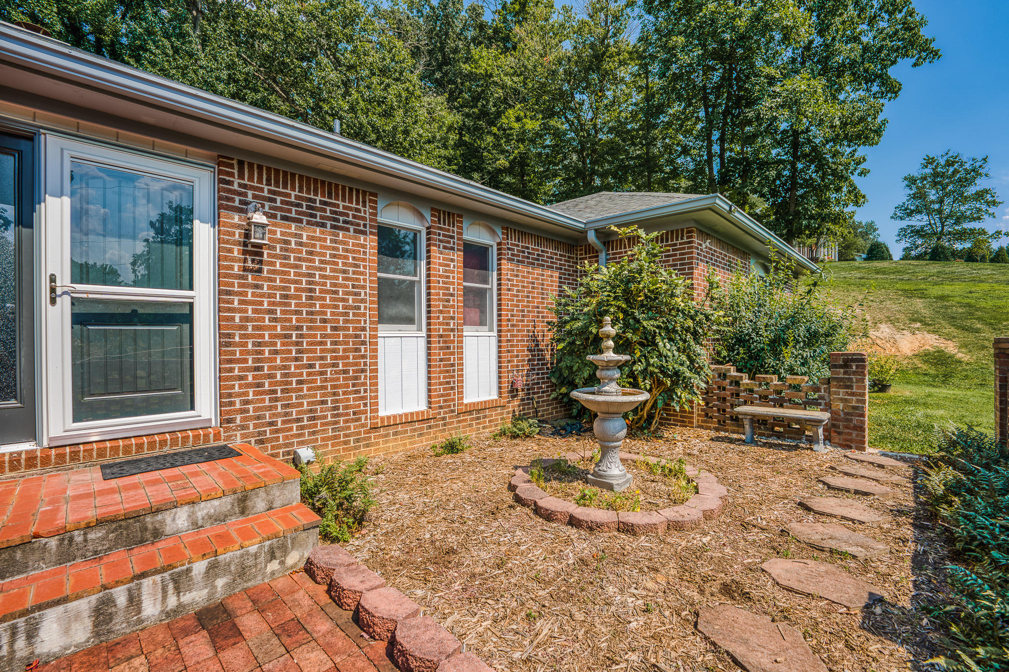 21329 Plantation Road Bristol, VA 24202 - Photo 38 of 50 21329PlantationRoadBristolVA-063