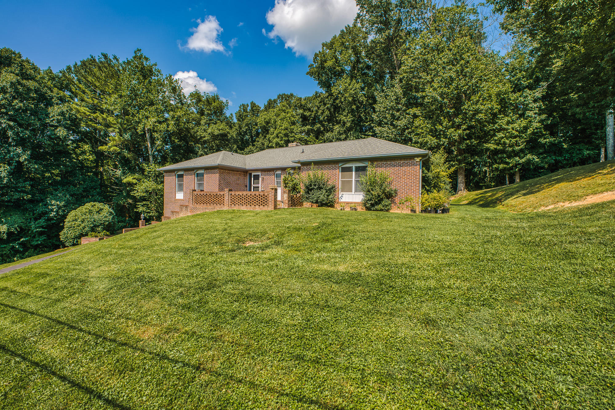 21329 Plantation Road Bristol, VA 24202 - Photo 44 of 50 21329PlantationRoadBristolVA-068