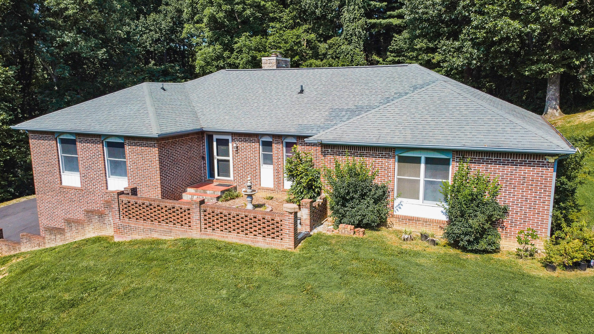 21329 Plantation Road Bristol, VA 24202 - Photo 49 of 50 21329PlantationRoadBristolVA-088