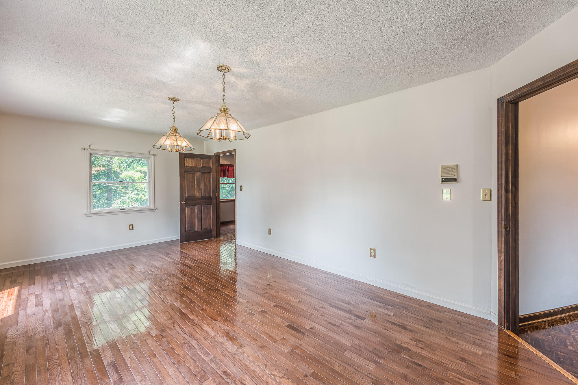 21329 Plantation Road Bristol, VA 24202 - Photo 5 of 50 21329PlantationRoadBristolVA-004
