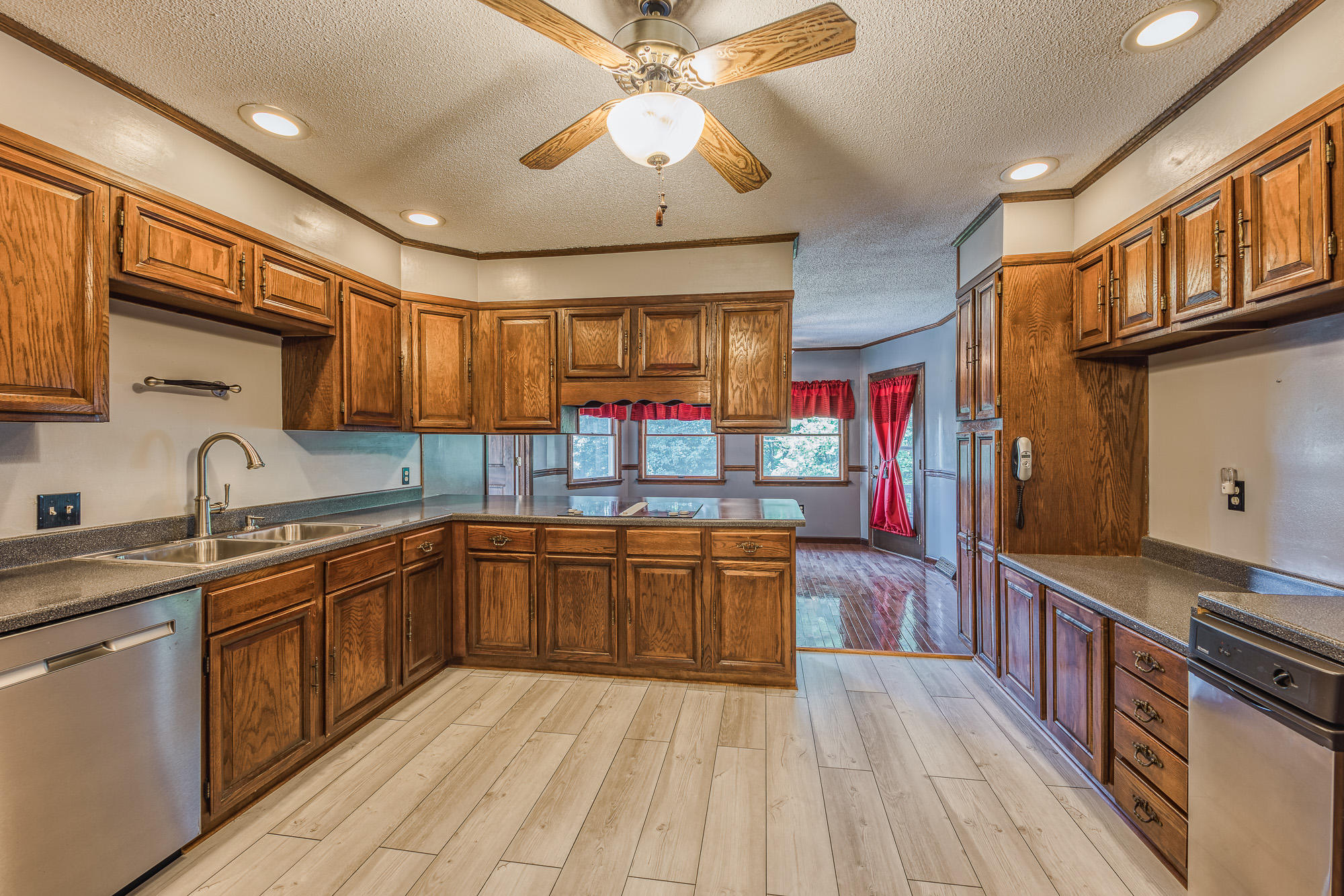 21329 Plantation Road Bristol, VA 24202 - Photo 8 of 50 21329PlantationRoadBristolVA-013