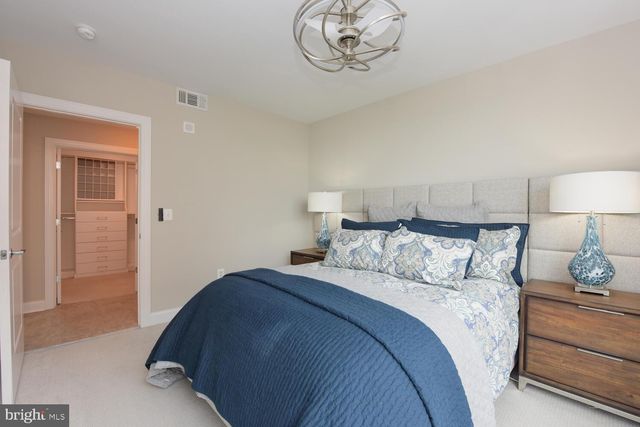 $450,000 | 2050 Jamieson Avenue, Unit 1002, Alexandria, VA 22314