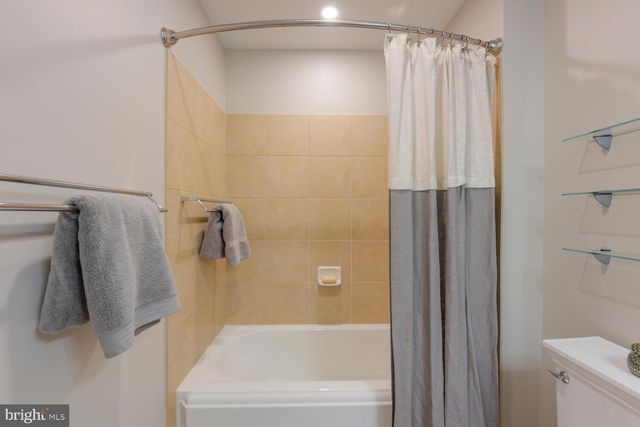 $450,000 | 2050 Jamieson Avenue, Unit 1002, Alexandria, VA 22314