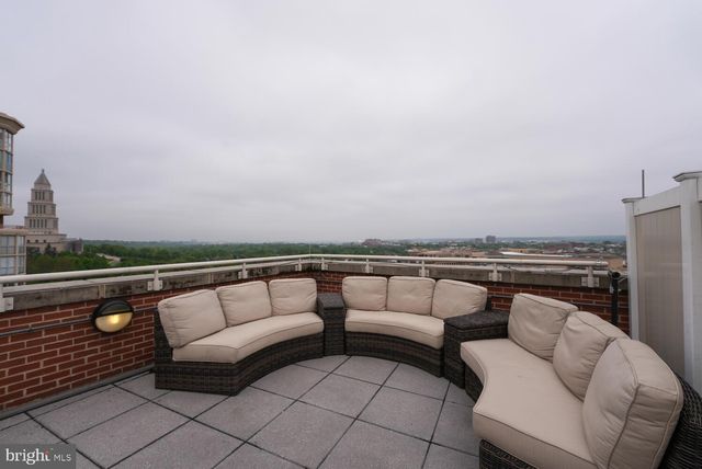 $450,000 | 2050 Jamieson Avenue, Unit 1002, Alexandria, VA 22314