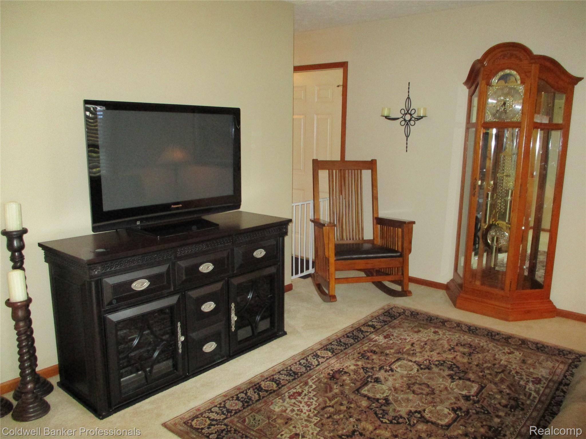 7096 South Ruess Road Owosso, MI 48867 - Photo 15 of 54 14LV ROOM.JPG