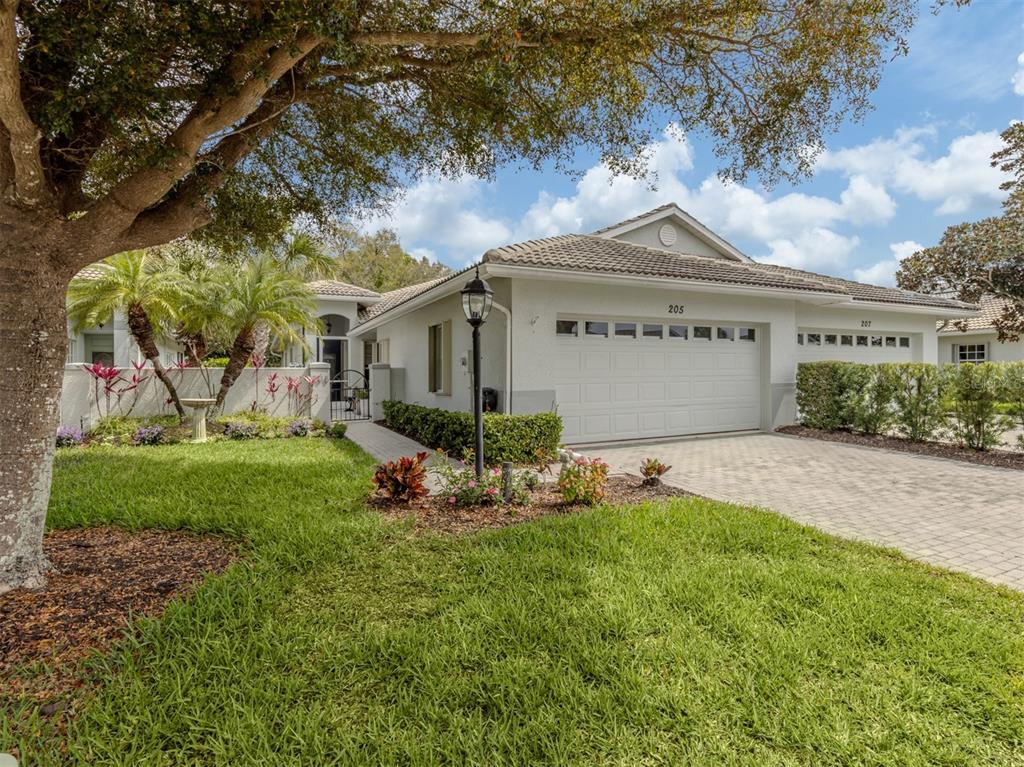 205 Reclinata Circle Venice, FL 34292 - Photo 6 of 62 a view of a house with a garden