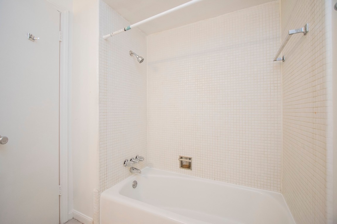 1741 Commonwealth Street Houston, TX 77006 - Photo 9 of 11