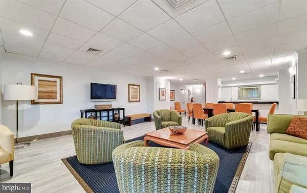 $1,750 | 4242 East W Highway, Unit 417, Bethesda, MD 20814