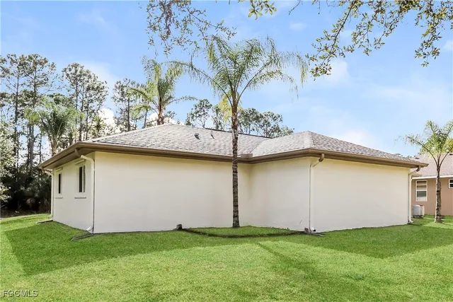 a view of a house with a backyard