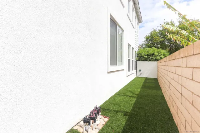 a view of house with backyard