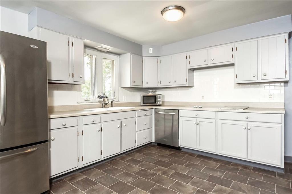 91 Ewing Road McKees Rocks, PA 15136 - Photo 4 of 25