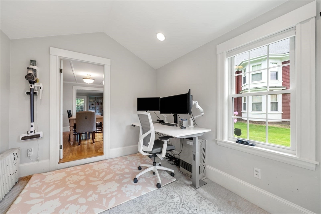 678 Boston Post Road Weston, MA 02493 - Photo 15 of 31