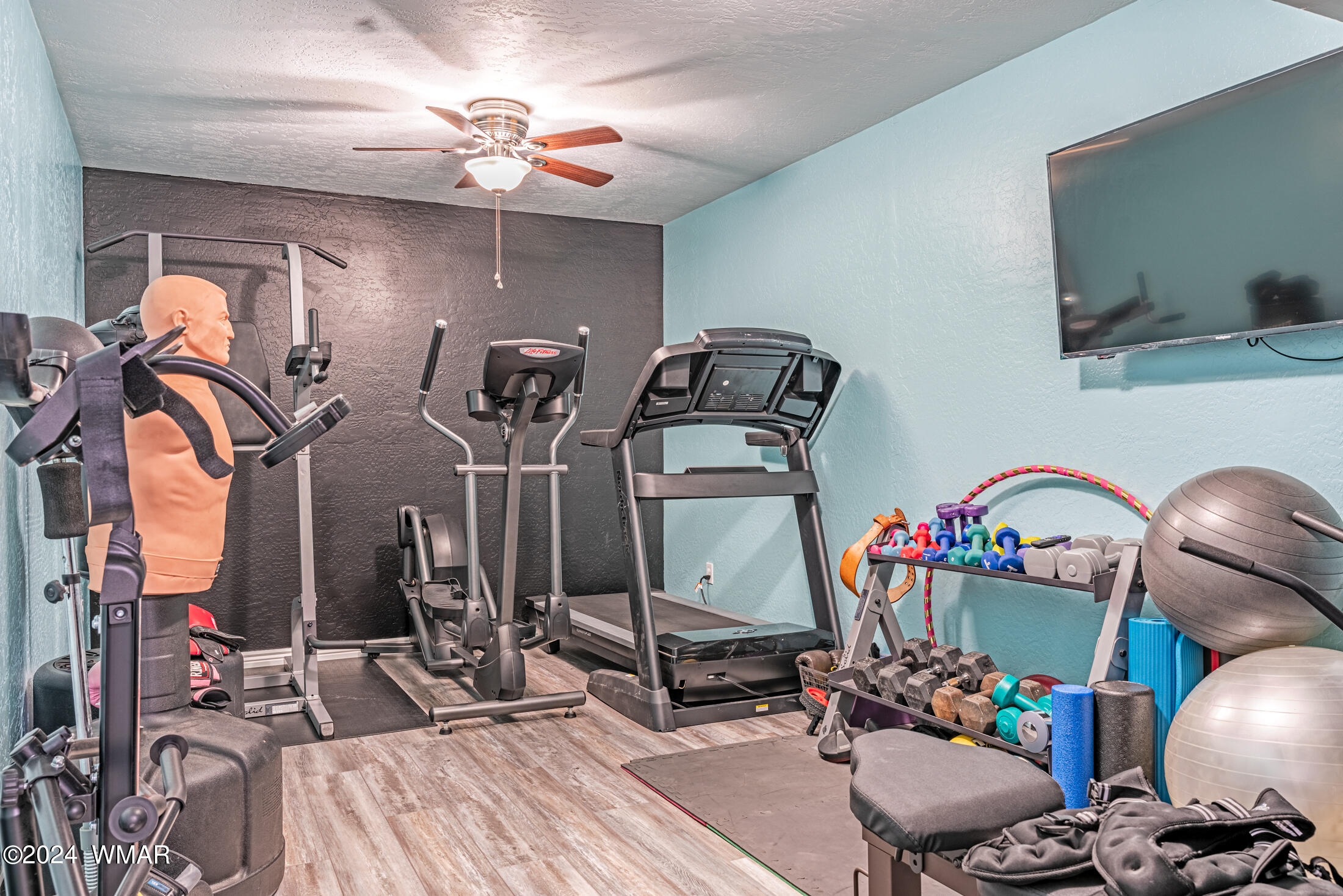 1108 Pearce Road Show Low, AZ 85901 - Photo 34 of 51 a room with gym equipment