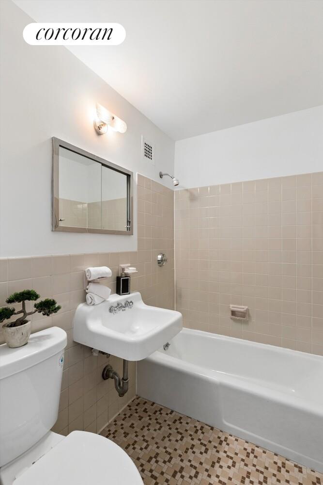 75 Henry Street, Unit 29H Brooklyn, NY 11201 - Photo 8 of 20 a bathroom with a sink a toilet and shower