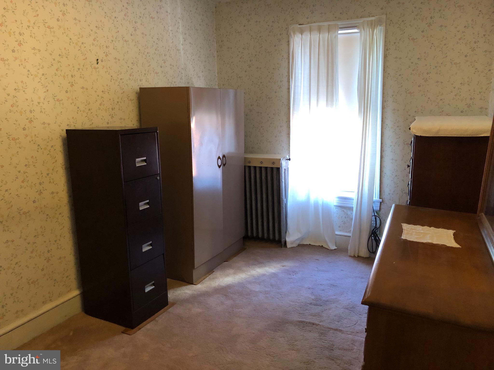3326 Ridgeway Street Reading, PA 19605 - Photo 15 of 20 Middle bedroom