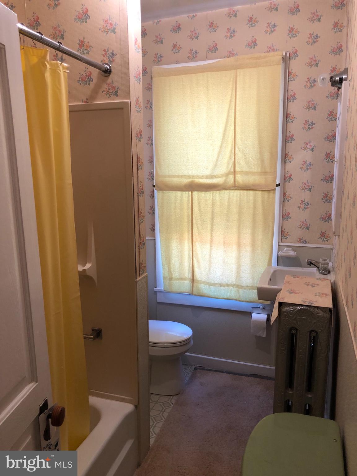 3326 Ridgeway Street Reading, PA 19605 - Photo 16 of 20 Full upstairs bath