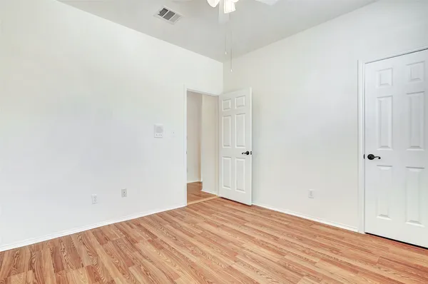 $2,300 | 1001 Clear Lake Lane, Leander, TX 78641