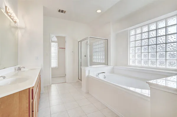 $2,300 | 1001 Clear Lake Lane, Leander, TX 78641