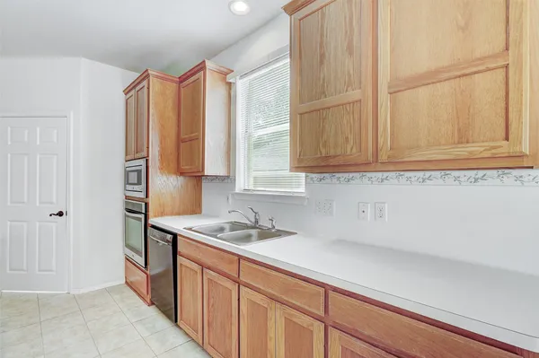$2,300 | 1001 Clear Lake Lane, Leander, TX 78641