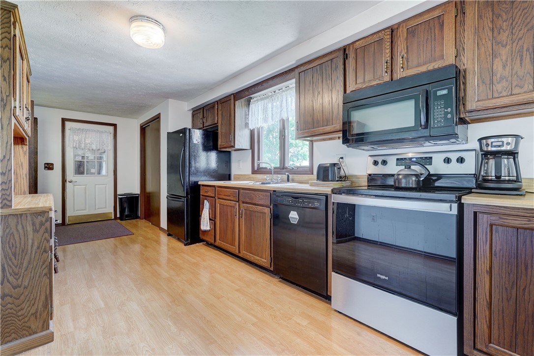 16994 Taylor Road Clarendon, NY 14470 - Photo 7 of 39
