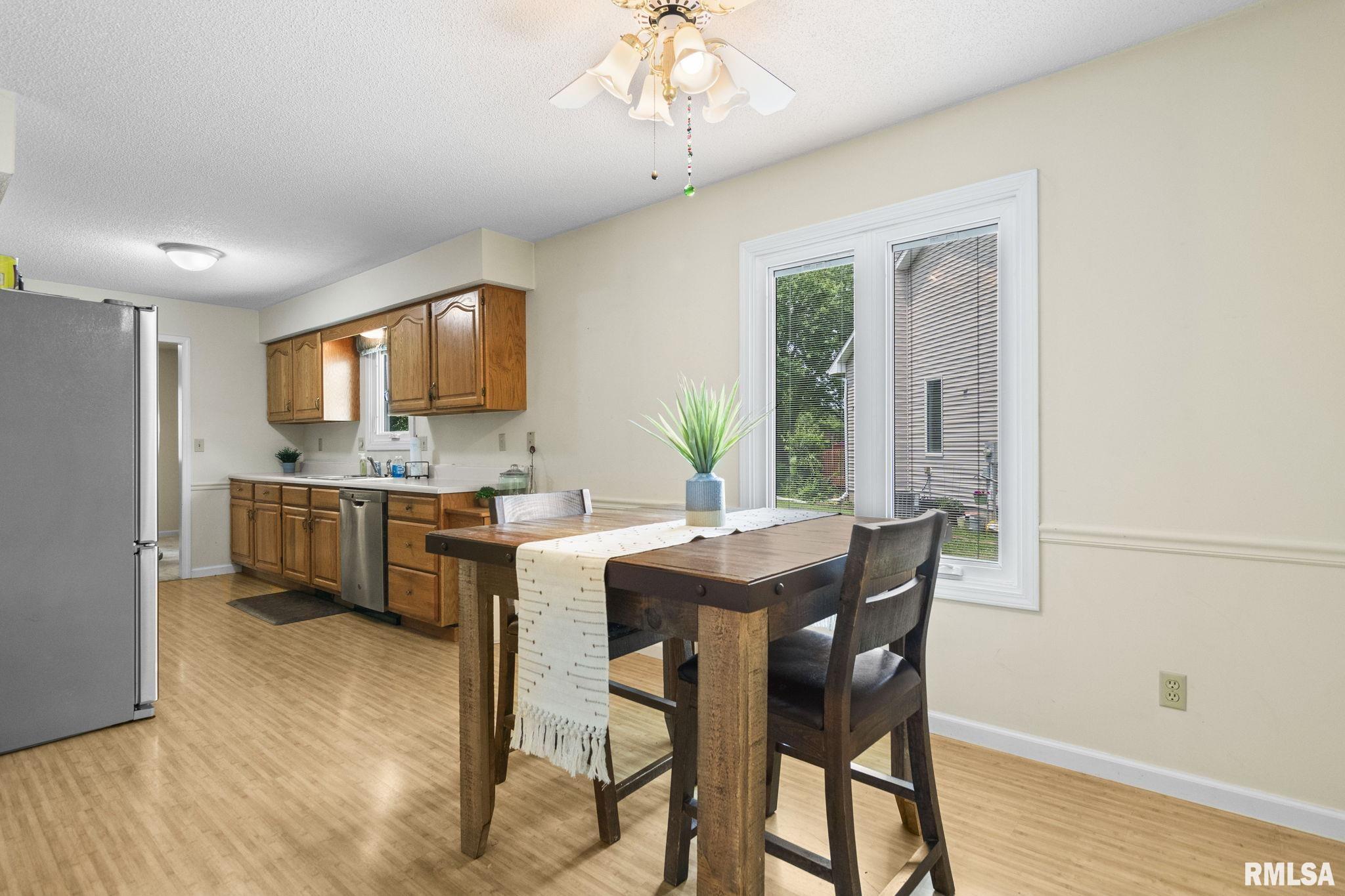 2205 Pond Mill Court Springfield, IL 62704 - Photo 11 of 30 Gallery Image 11