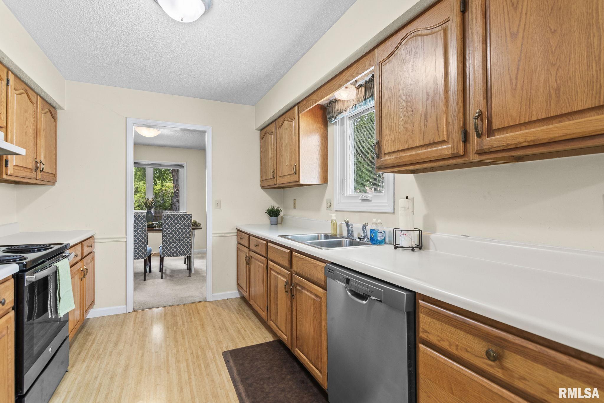 2205 Pond Mill Court Springfield, IL 62704 - Photo 9 of 30 Gallery Image 9