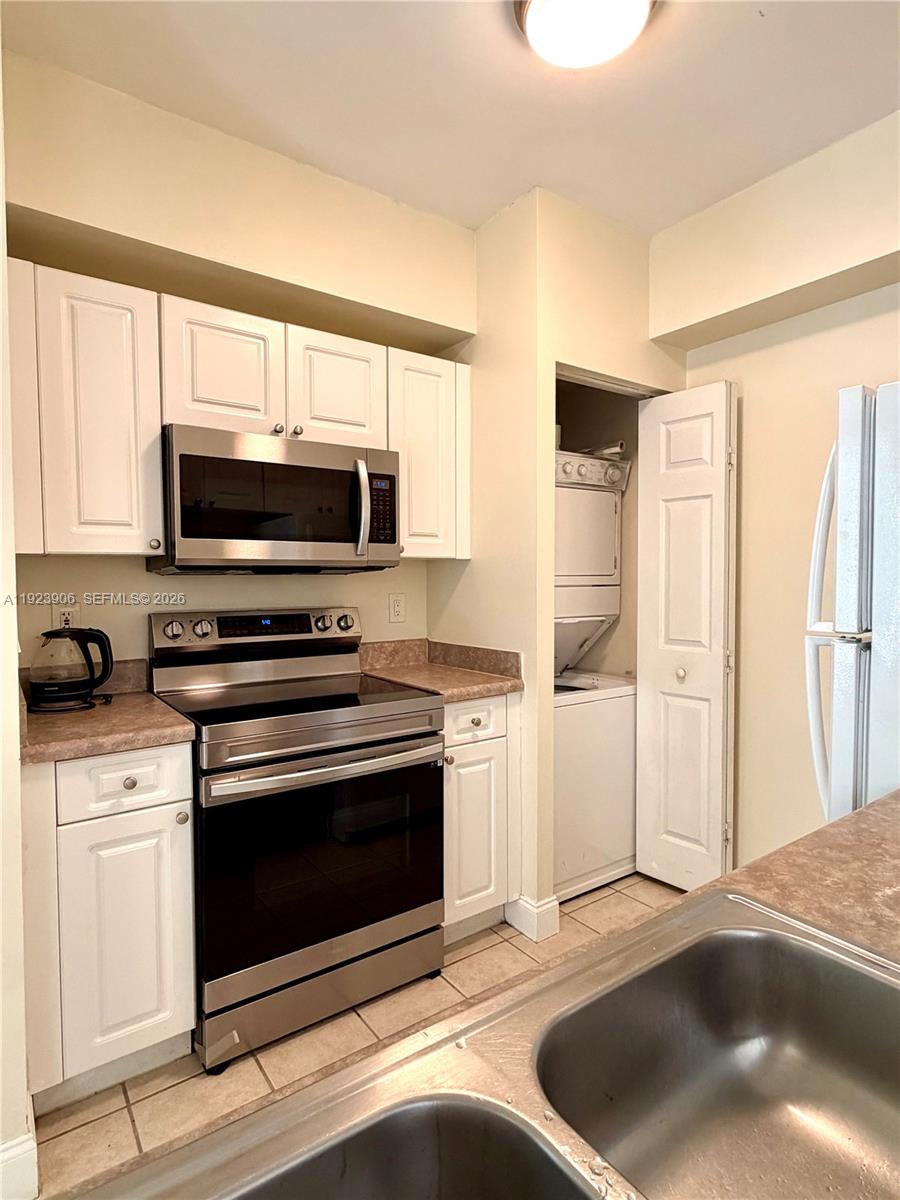 17150 North Bay Road, Unit 2419 Sunny Isles Beach, FL 33160 - Photo 7 of 27 a kitchen with stainless steel appliances a stove microwave and refrigerator