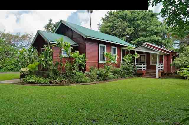 490 Kaupakalua Road Haiku, HI 96708 - Photo 4 of 30 a front view of a house with garden