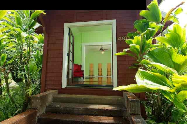 490 Kaupakalua Road Haiku, HI 96708 - Photo 5 of 30 a front view of a house with a plant