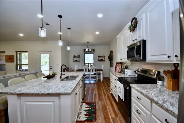 $380,500 | 507 Sophie Lane, Dry Prong, LA 71423