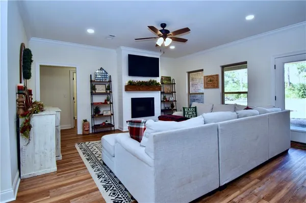 $380,500 | 507 Sophie Lane, Dry Prong, LA 71423