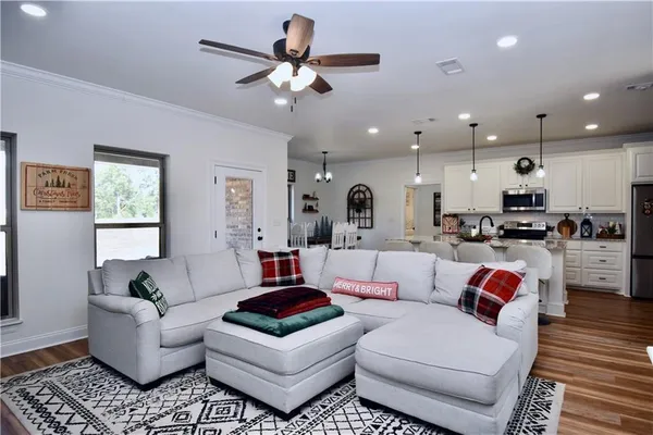 $380,500 | 507 Sophie Lane, Dry Prong, LA 71423