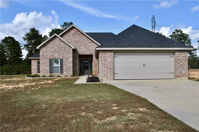 $380,500 | 507 Sophie Lane, Dry Prong, LA 71423