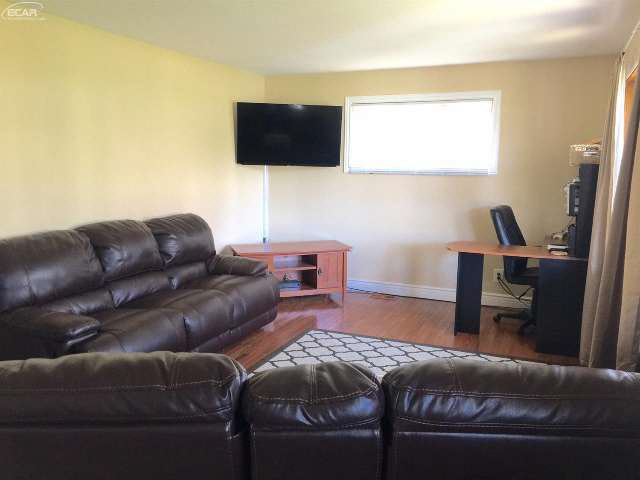 2179 West Frances Road Mount Morris, MI 48458 - Photo 8 of 21 21134736-7.JPG