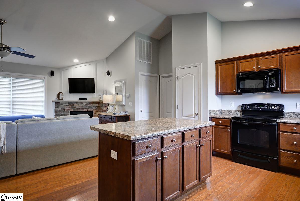 264 Sleepy River Road Simpsonville, SC 29681 - Photo 13 of 33 Gallery Image 13