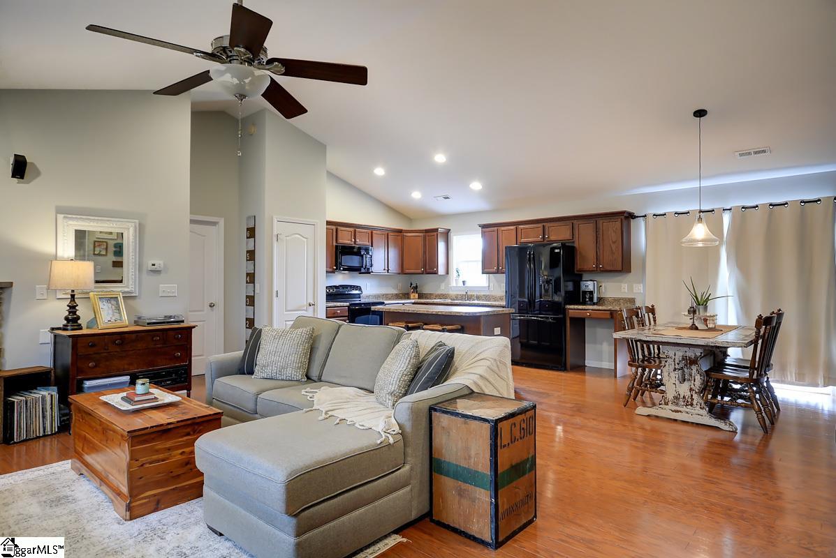 264 Sleepy River Road Simpsonville, SC 29681 - Photo 6 of 33 Gallery Image 6