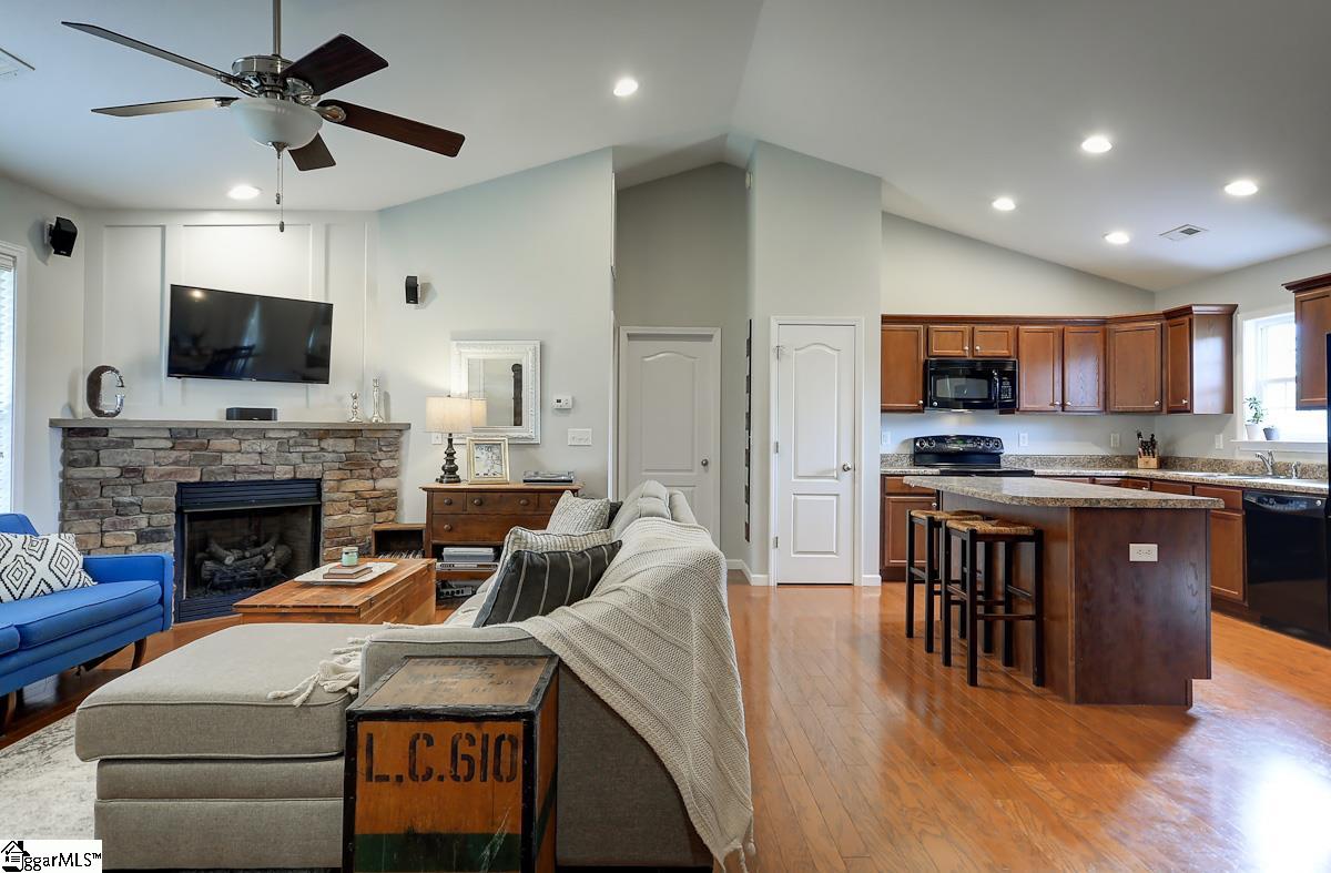 264 Sleepy River Road Simpsonville, SC 29681 - Photo 7 of 33 Gallery Image 7