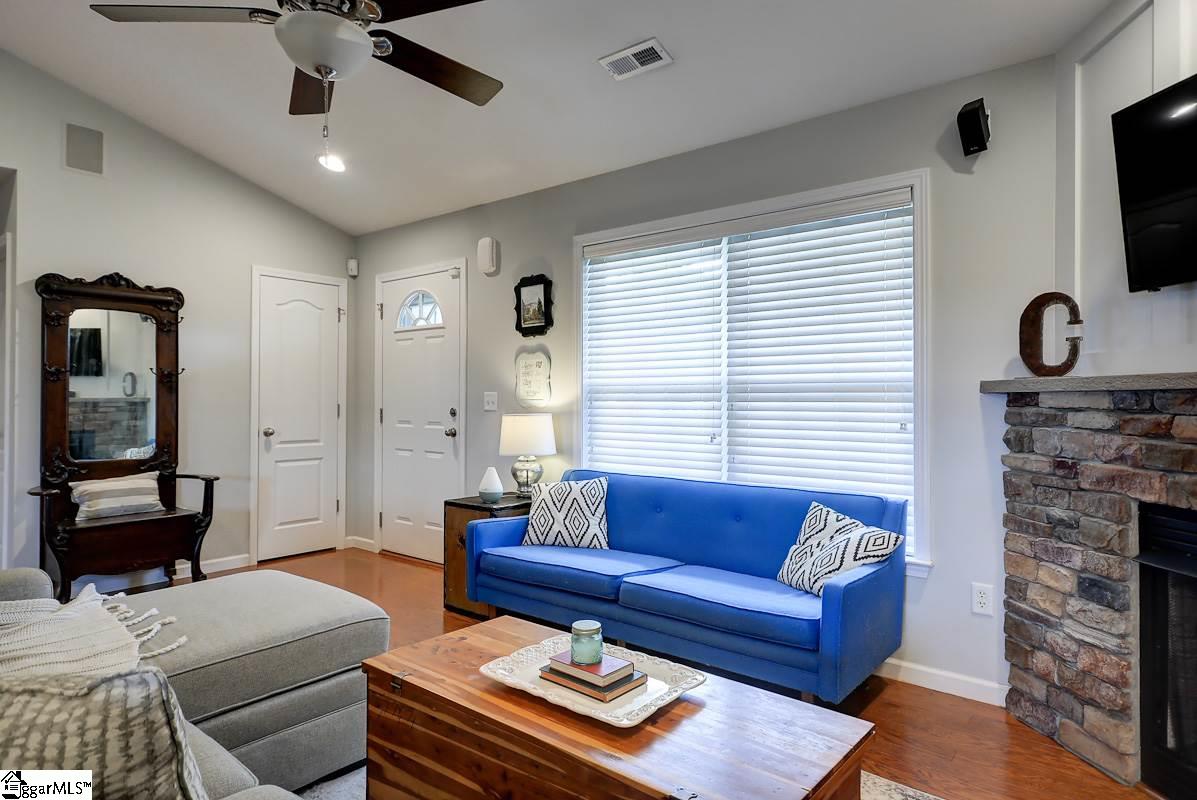 264 Sleepy River Road Simpsonville, SC 29681 - Photo 9 of 33 Gallery Image 9